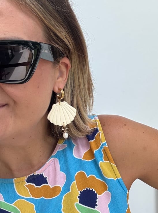 Image of Wavy Hoop Shell + Pearl