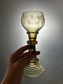 Paire de verres à vin en cristal soufflés et gravés, dit Roemer, XIXème siècle! 