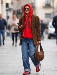 Image 3 of SUDADERA TRANQUILA ROJA