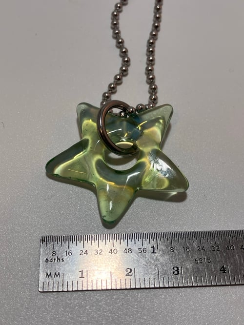 Image of green overlay star 