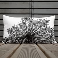 Image 1 of Premium Flower pillow 1