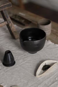 Image 2 of chawan in black | katakuchi