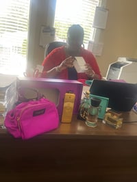 Image 4 of Perfume vendor 