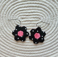 Black and White Dots