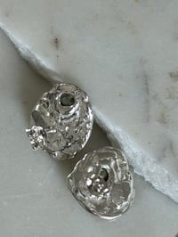 Image 3 of #6 Catch A Droplet Earring With Green Pearl