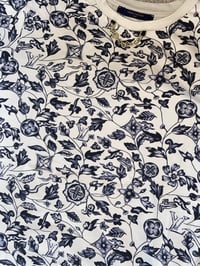 Image 2 of floral chain T-shirts 