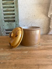 Image 3 of Le pot en grès & son couvercle dépareillé