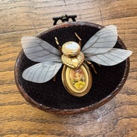 Image 1 of Jewellery bee  (c,  2x2.5 inches)