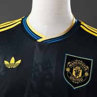 Image 4 of Manchester United 25/26 Third Jersey