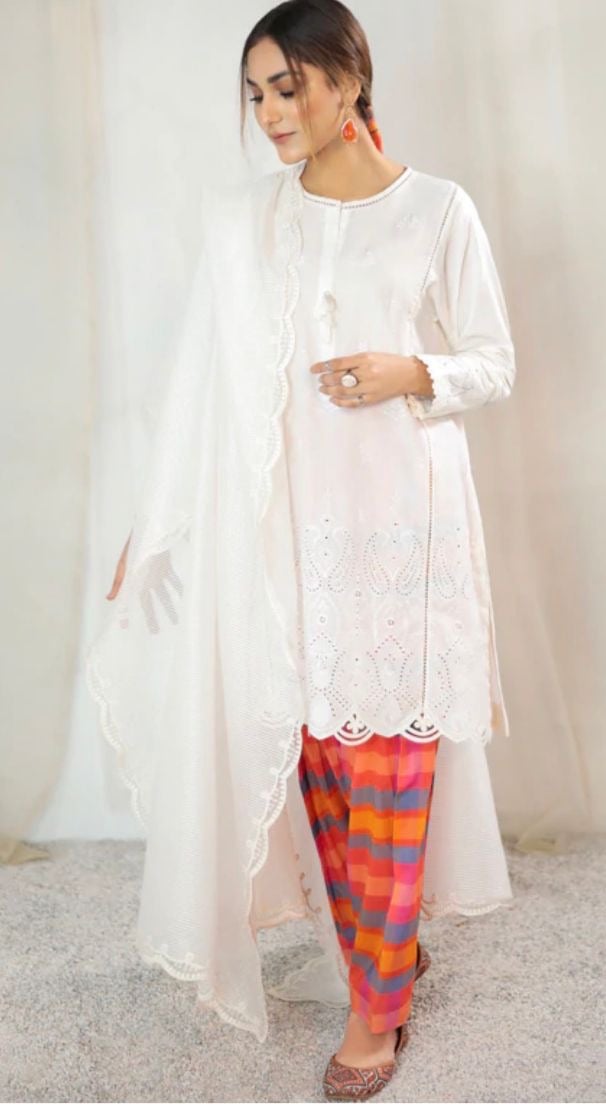 Chicken kari off white baroque 