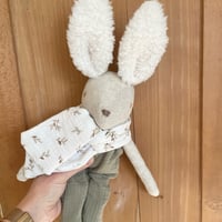 Image 4 of LAPIN 32 CM COLLECTION BRANCHE D’OLIVIER