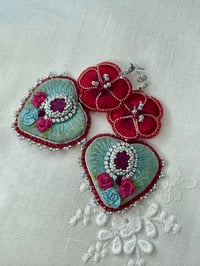 Image 5 of SALSA Boucles d’oreilles brodées Cœur Rubis