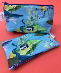 Image 3 of Unexpected Strath Small Makeup Bag