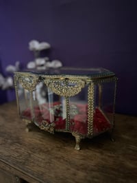 Image 4 of Exceptionnel grand coffre/ reliquaire en verre biseauté, XIXème siècle 
