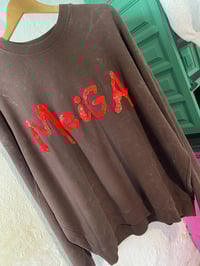 Image 4 of Suadoiro bordado a man. MEiGA marrón letras vermellas. Talla XL oversize! En STOCK