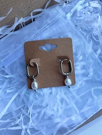 Image 2 of Stainless Steel Pearl Oval Huggies