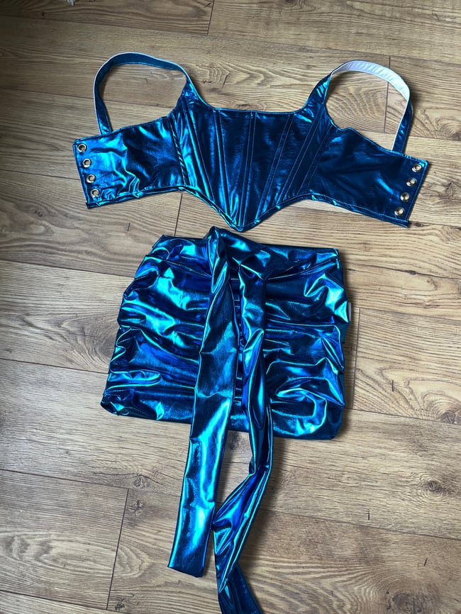 multiple colours* Alien wet look, foil outfit