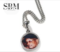 Image 1 of Small circle photo pendant-Kid Friendly