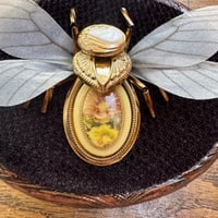Image 2 of Jewellery bee  (c,  2x2.5 inches)