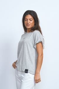 Image 7 of CAMISETA GRIS BÁSICA