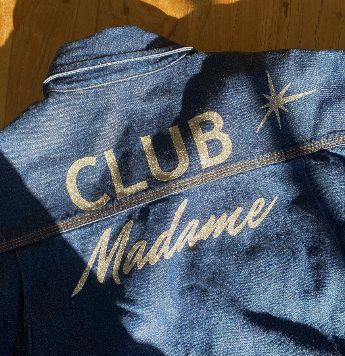 Image of Chemise Vintage Bleue Club Madame PailletÃ©e Argent