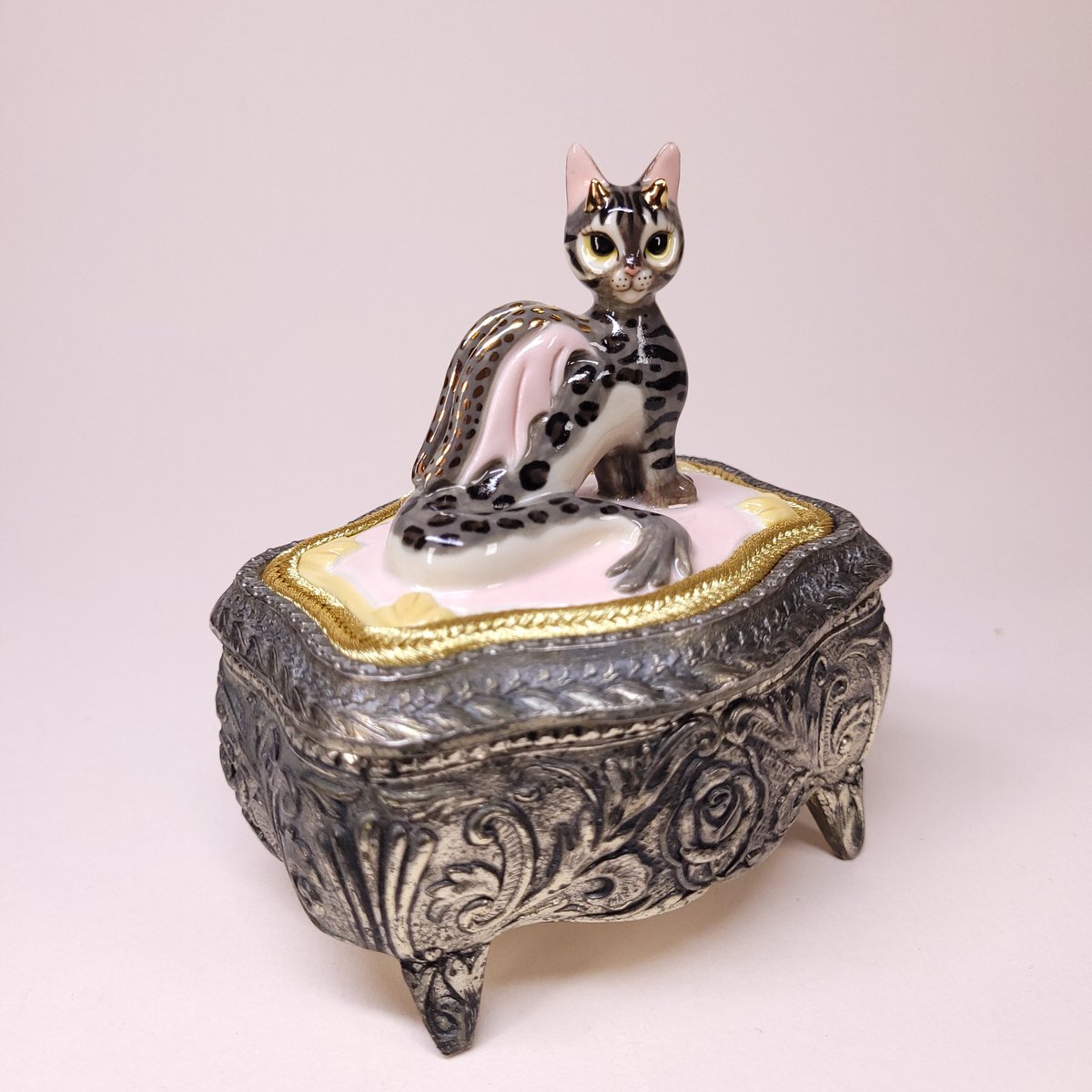 Image of  Porcelain Bengal Dragon Large Trinket Box