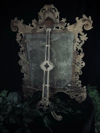 Image 4 of Grand miroir de toilette en régule, miroir biseauté d’origine, XIXeme siècle