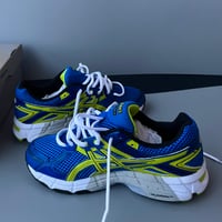 Image 4 of size: us6B uk5 eu39 cm24.5