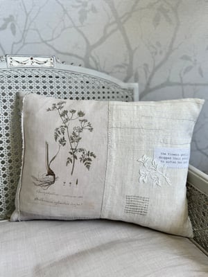 Image of Cowparsley cushion