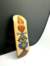 Refind Transparent Totem Graphic