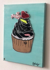 Image 4 of Cupcake 