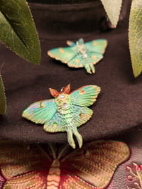 Image 6 of Wisiorek z magiczną ćmą ✨🧚🏻‍♂️