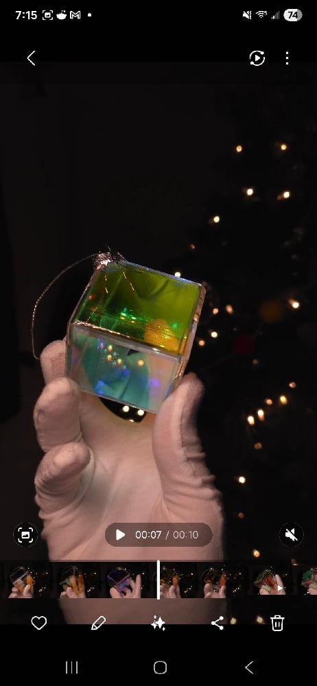 Image of Ornament drop 