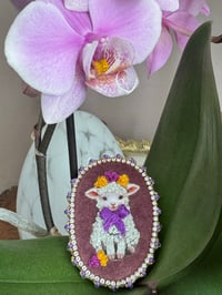 Image 3 of Broche brodée L’Agneau de Velours