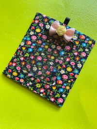 Springtime Floral Photocard Holder