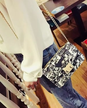 Graffiti Crossbody (blk/Wh) 