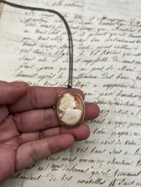 Image 2 of Superbe camée en argent massif et coquillage, début 1900