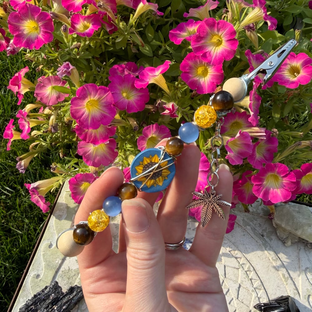 Image of sunflower kush roach clip