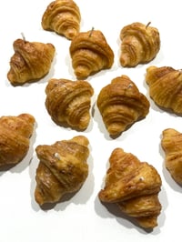 CROISSANT CANDLE
