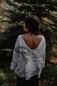 Image 2 of Larix • Light linen blouse