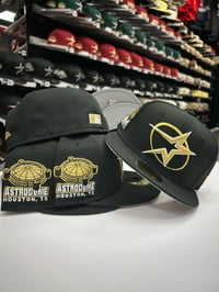 Image 1 of New Era 59Fifty Blk- Gold Oval Star Dome 