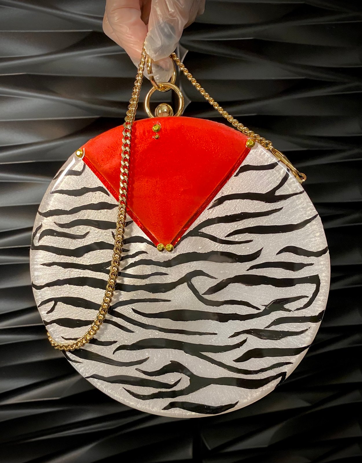 Kathy Van Zeeland purse Zebra stripe | Kathy van zeeland purses, Striped  purse, Purses