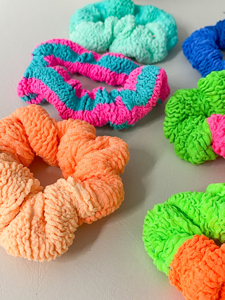 Image of Two Tone Crinkle Scrunchies 