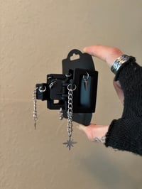 Image 2 of FIERCE CLAW CLIP (style a)
