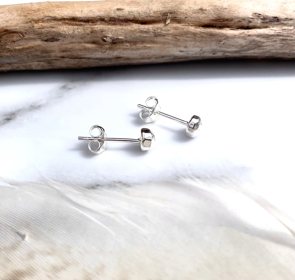 Handmade sterling silver faceted stud earrings. Minimal faceted studs 925 silver.