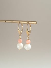 Image 1 of Dormeuses corail rose et blanc