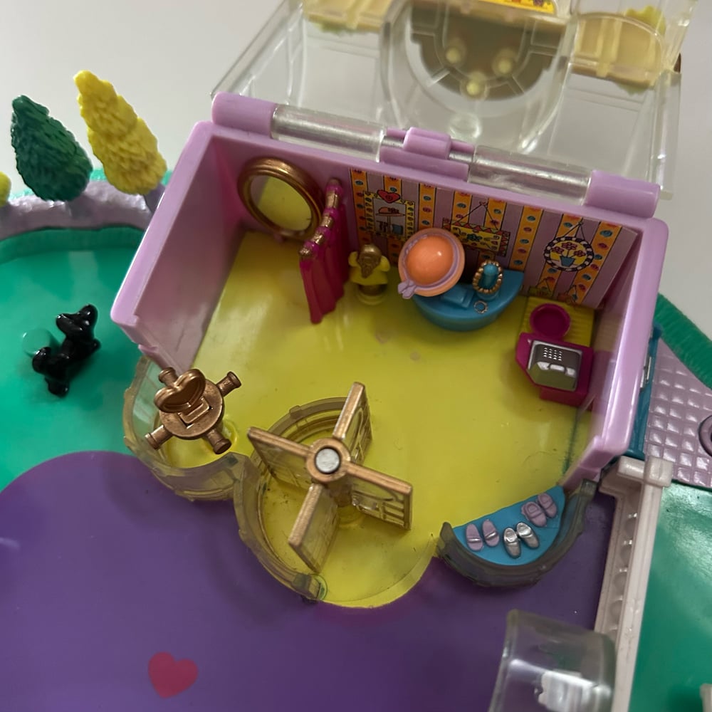 Image of Polly pocket magical movin pollyville