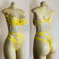Image 2 of Flower Bomb 2 Pc Set