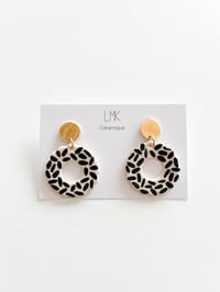 Paire de boucles d'oreilles céramique FLORA riz noir