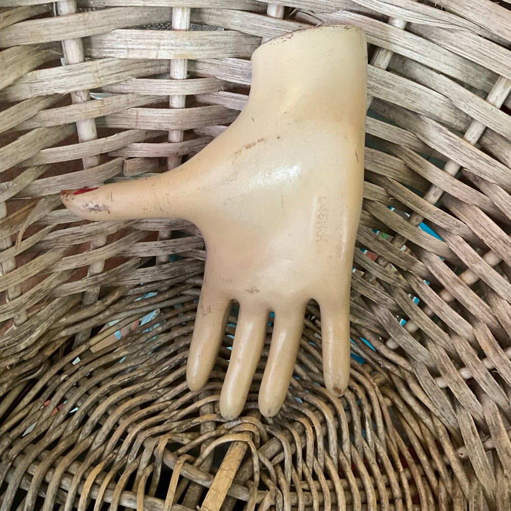 Image of mannequin hand no,2